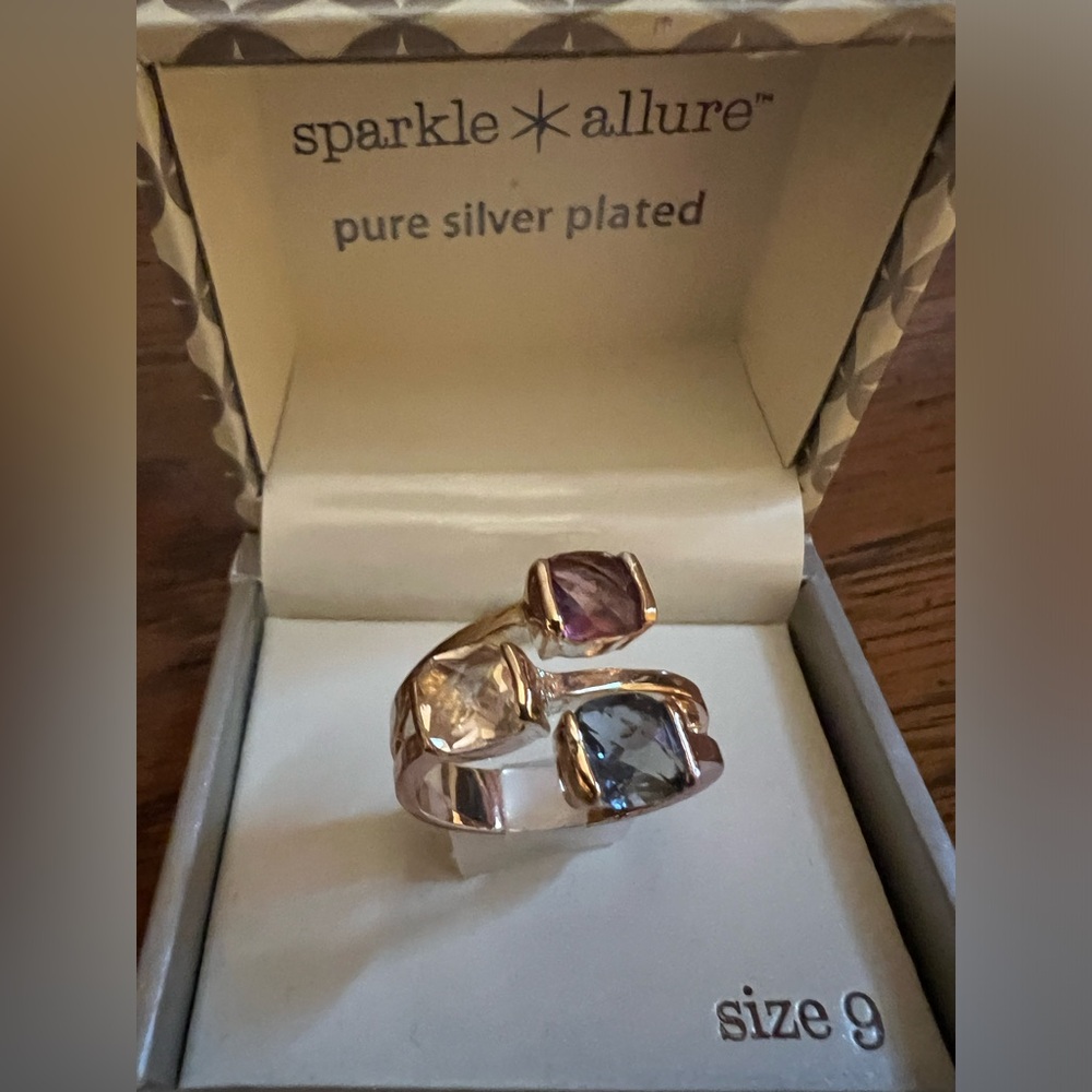 Sparkle Allure ring with 3 colors of stone